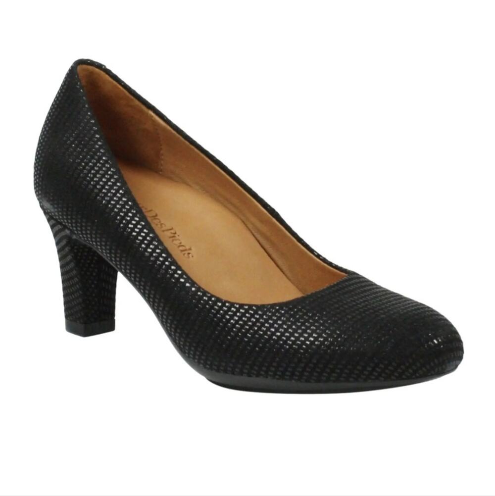 L’AMOUR DES PIEDS JAKOBY 2.5" HEELS – WOMEN'S SIZE 6.5 – BLACK RAINDROP SUEDE